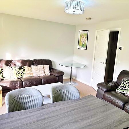 Villa 3 Bed House With Parking Near Airport EDI Exterior foto