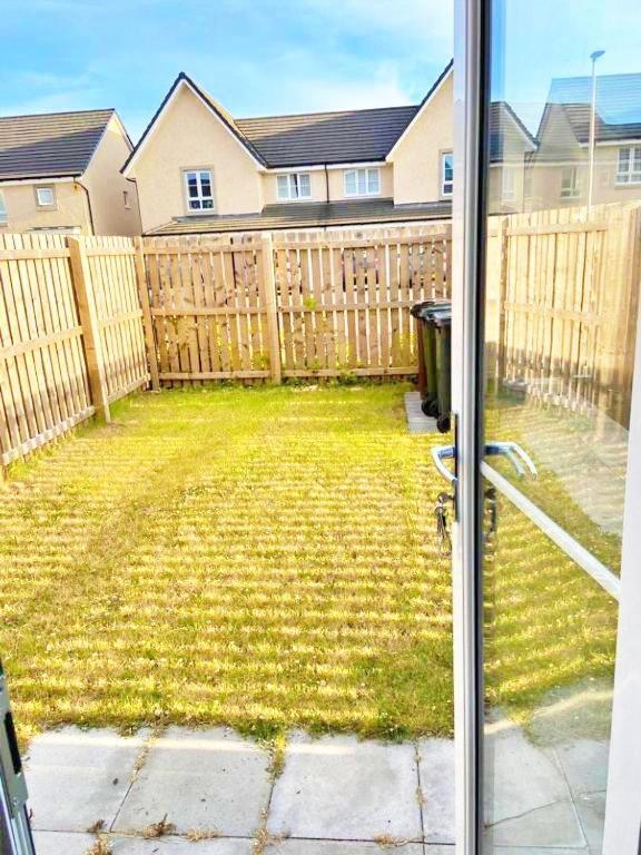 Villa 3 Bed House With Parking Near Airport EDI Exterior foto