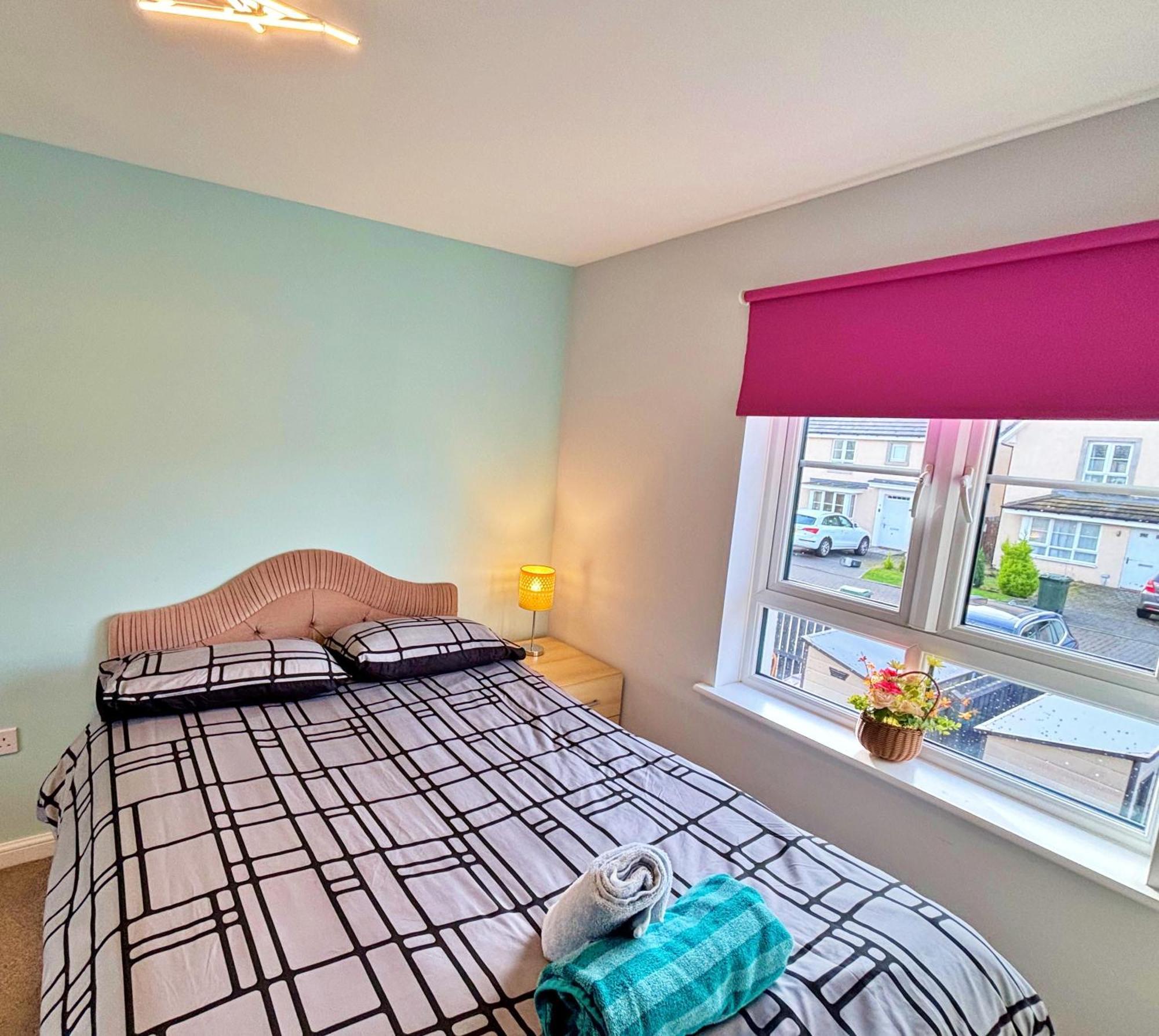 Villa 3 Bed House With Parking Near Airport EDI Exterior foto