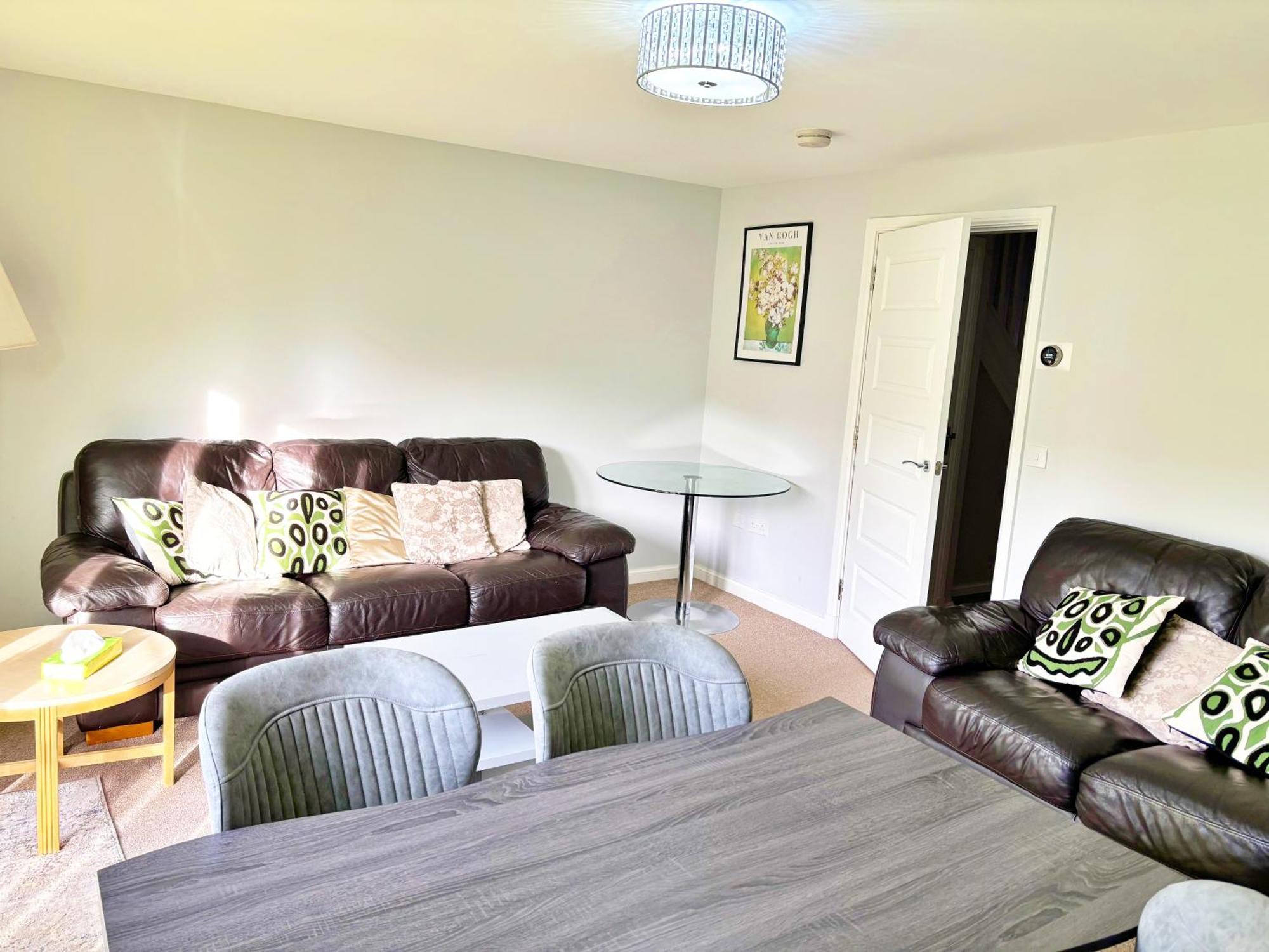 Villa 3 Bed House With Parking Near Airport EDI Exterior foto
