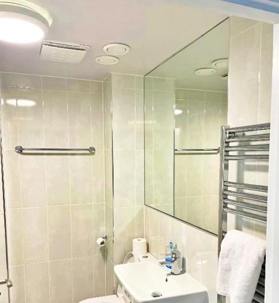 Villa 3 Bed House With Parking Near Airport EDI Exterior foto