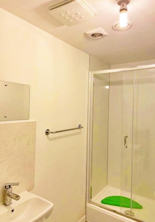 Villa 3 Bed House With Parking Near Airport EDI Exterior foto